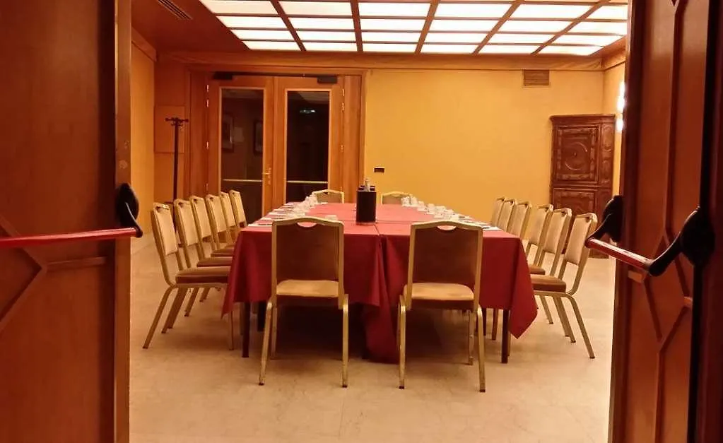 Moevenpick Hotel Bari 4*,