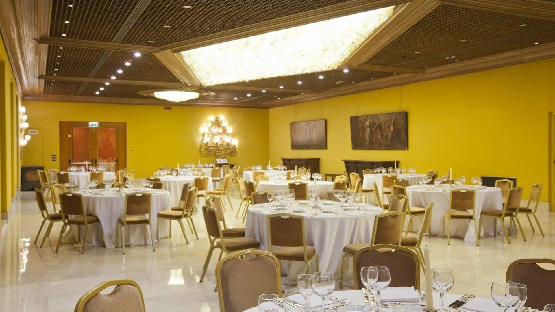 Moevenpick Hotel Bari 4*,  Italy